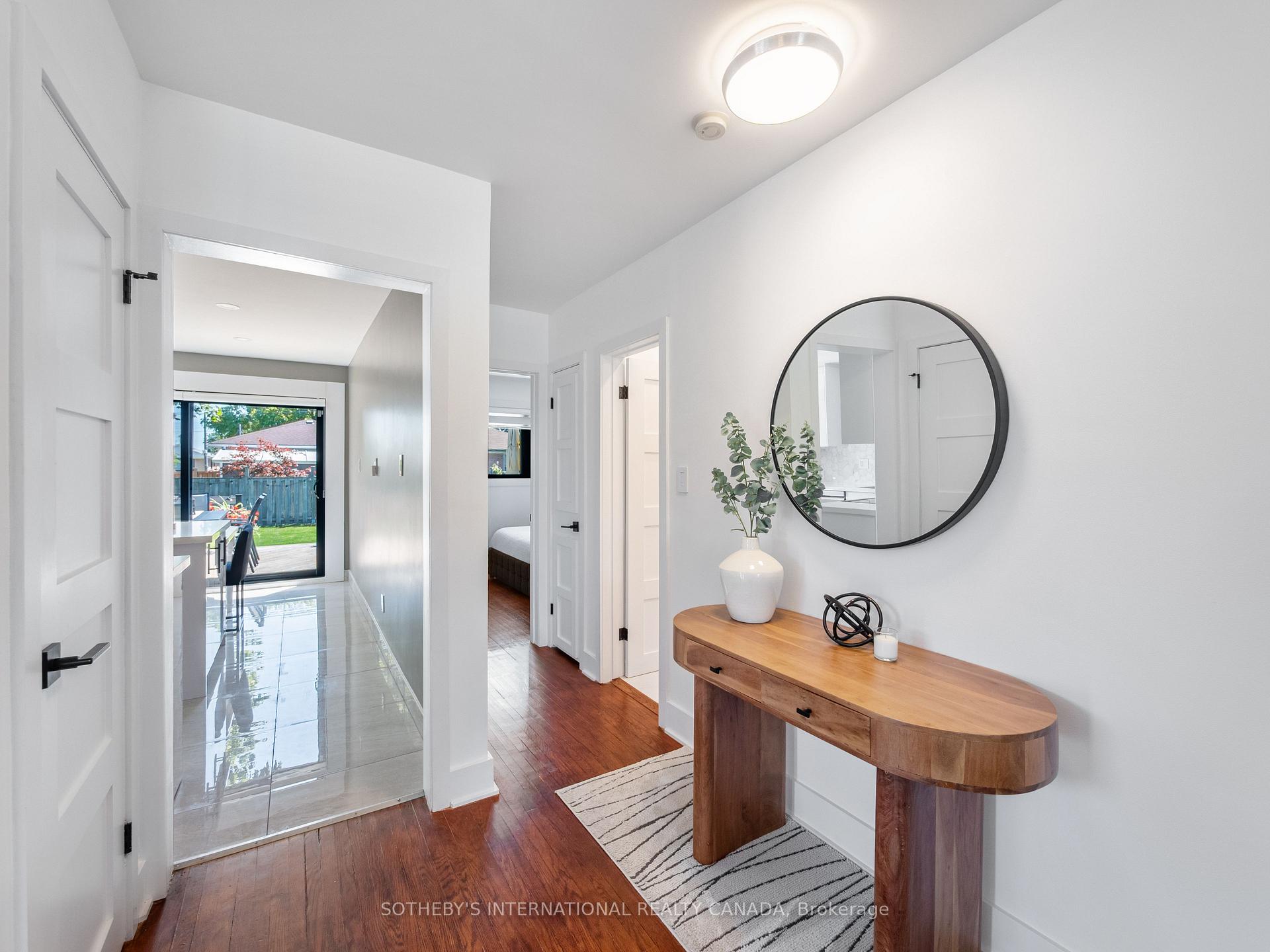 Photo 5 of 17 Sigmont Road, Etobicoke, Eringate-Centennial-West Deane — HOMEH
