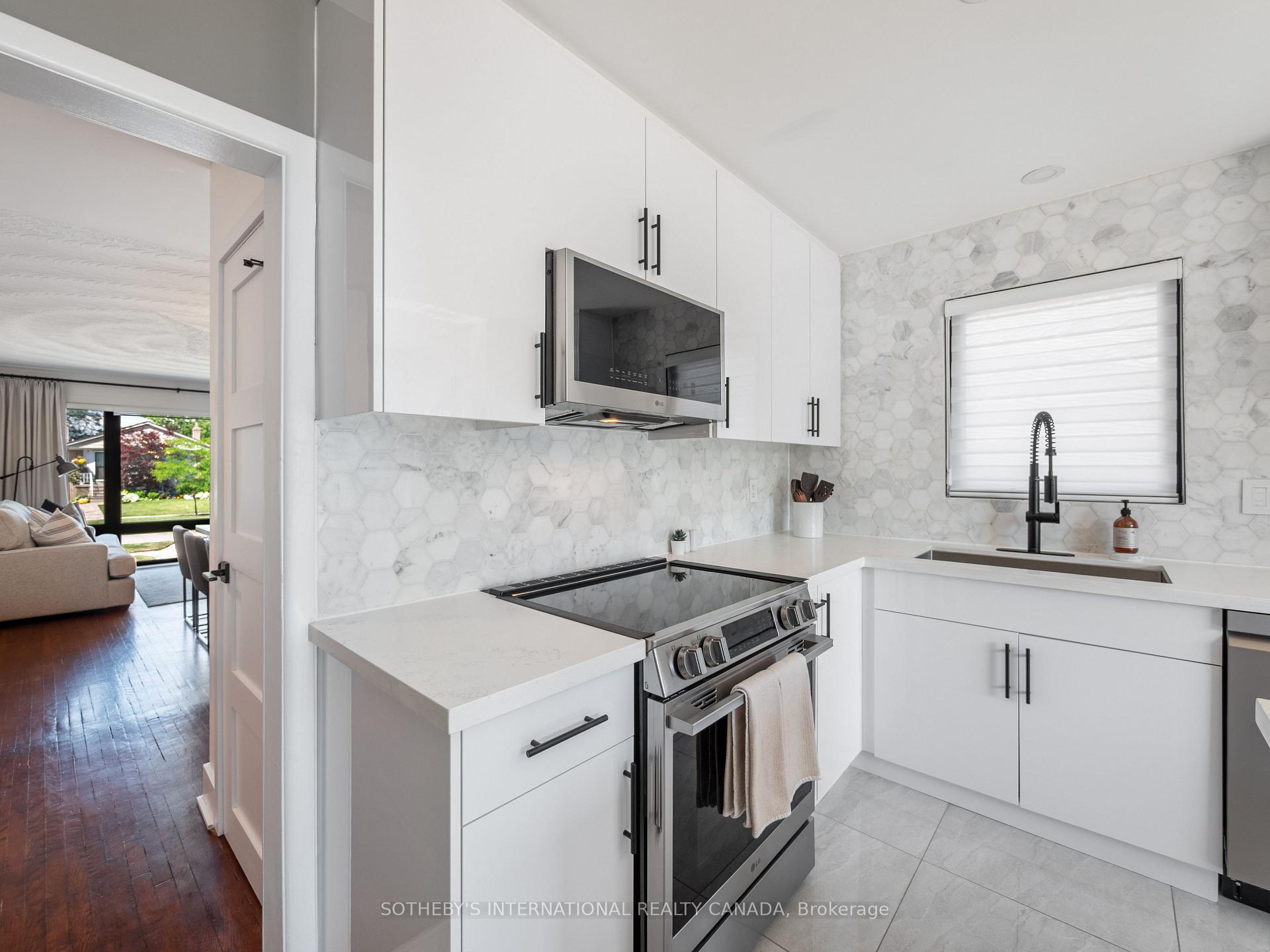Photo 11 of 17 Sigmont Road, Etobicoke, Eringate-Centennial-West Deane — HOMEH