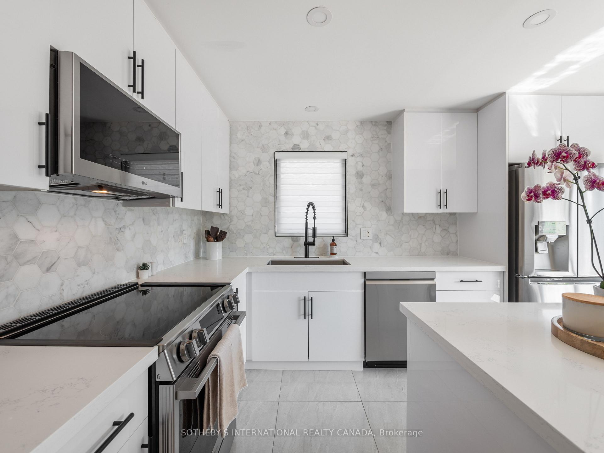 Photo 12 of 17 Sigmont Road, Etobicoke, Eringate-Centennial-West Deane — HOMEH