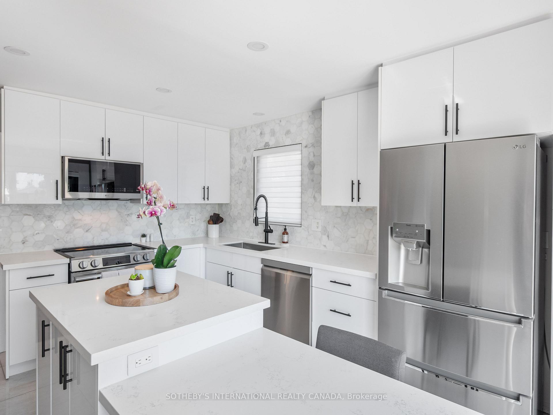 Photo 14 of 17 Sigmont Road, Etobicoke, Eringate-Centennial-West Deane — HOMEH