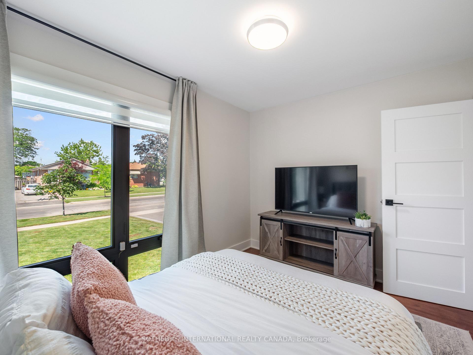 Photo 22 of 17 Sigmont Road, Etobicoke, Eringate-Centennial-West Deane — HOMEH