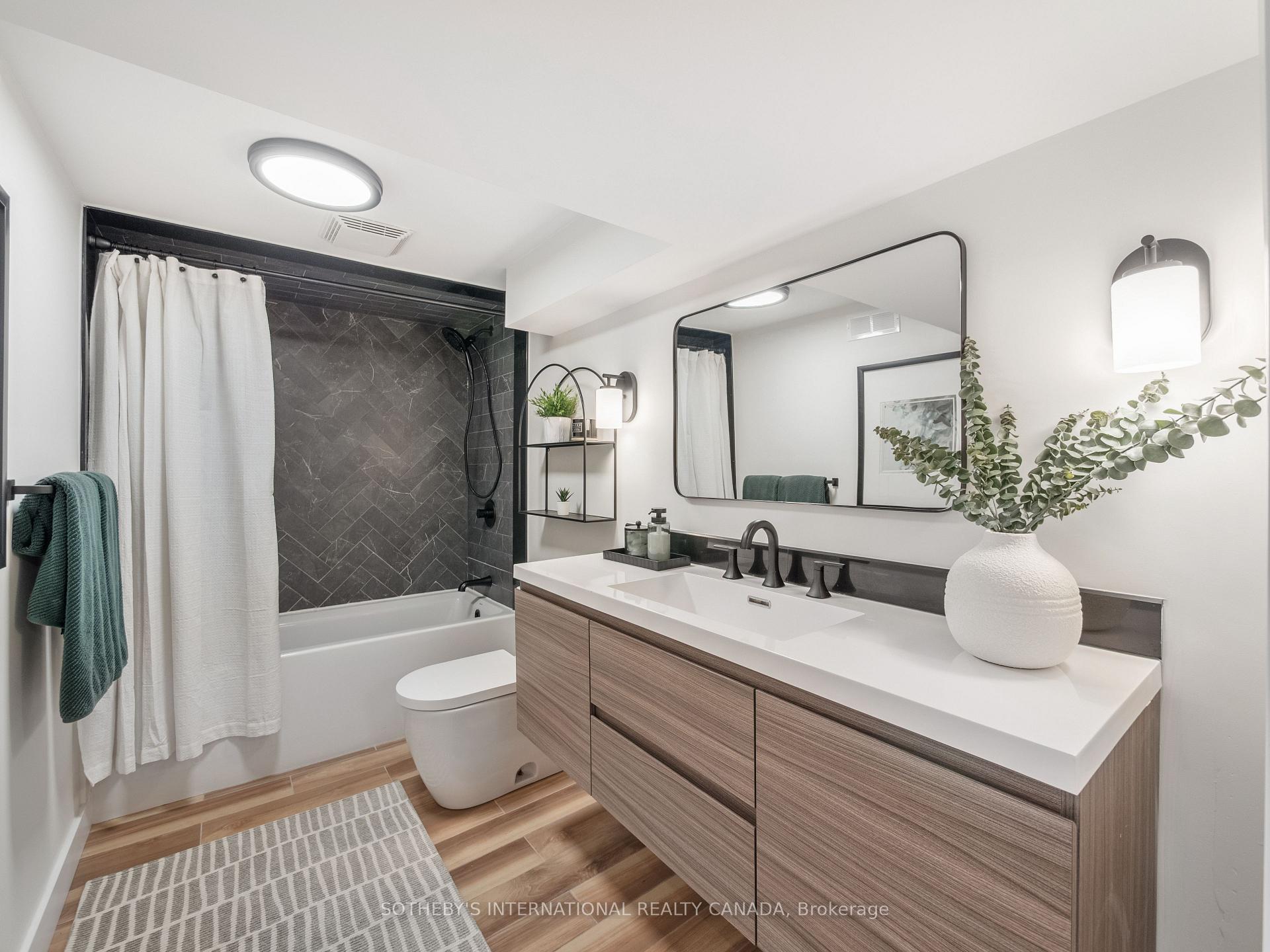 Photo 32 of 17 Sigmont Road, Etobicoke, Eringate-Centennial-West Deane — HOMEH