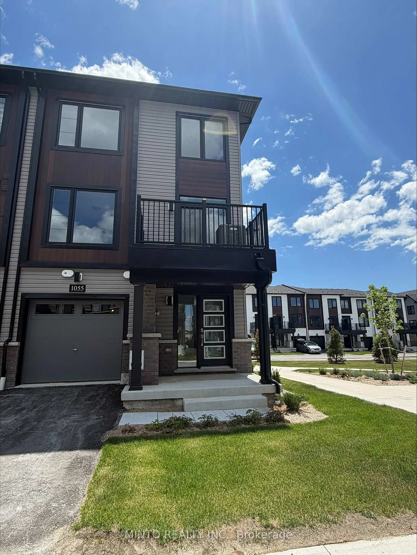 Photo 3 of 1202 Greentree Path, Oshawa, Kedron — HOMEH