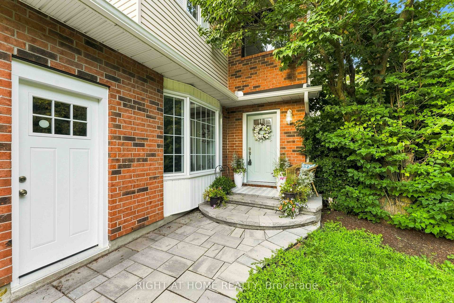 Photo 3 of 25 Waterton Crescent, Ottawa, Kanata - Bridlewood — HOMEH