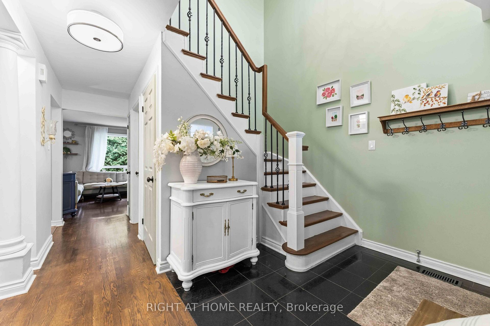 Photo 5 of 25 Waterton Crescent, Ottawa, Kanata - Bridlewood — HOMEH