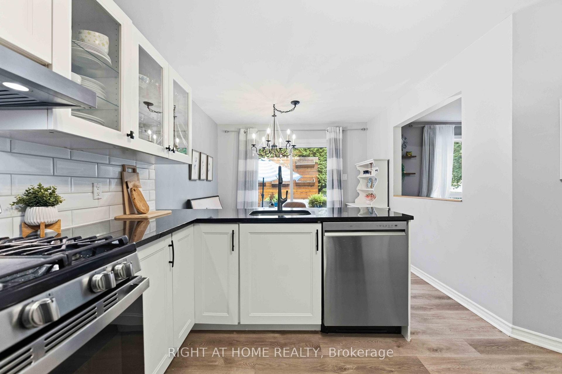 Photo 12 of 25 Waterton Crescent, Ottawa, Kanata - Bridlewood — HOMEH