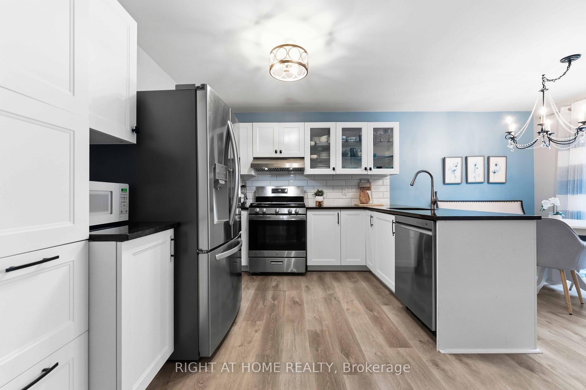Photo 13 of 25 Waterton Crescent, Ottawa, Kanata - Bridlewood — HOMEH