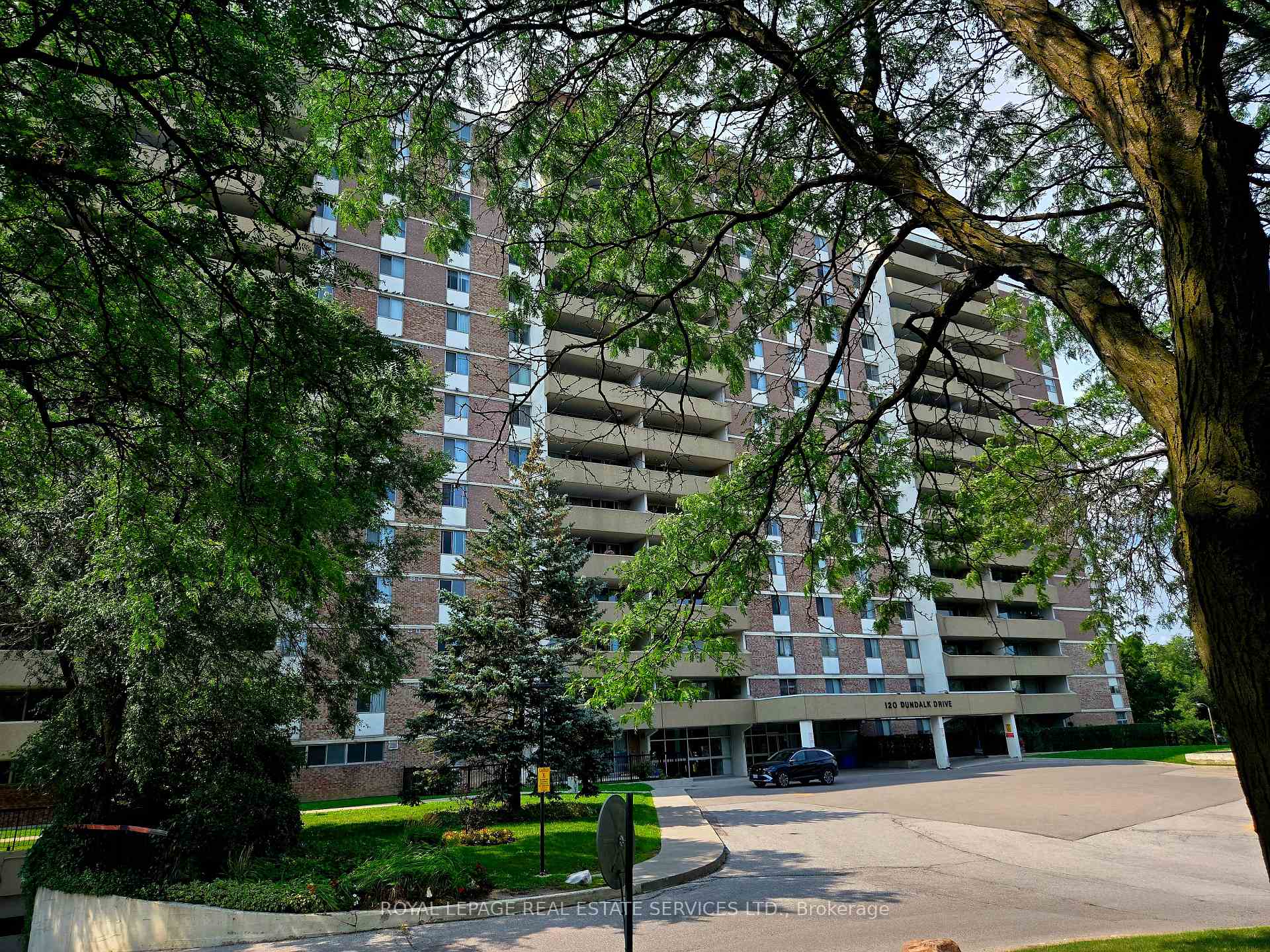 Front of Unit 406, 120 Dundalk Drive