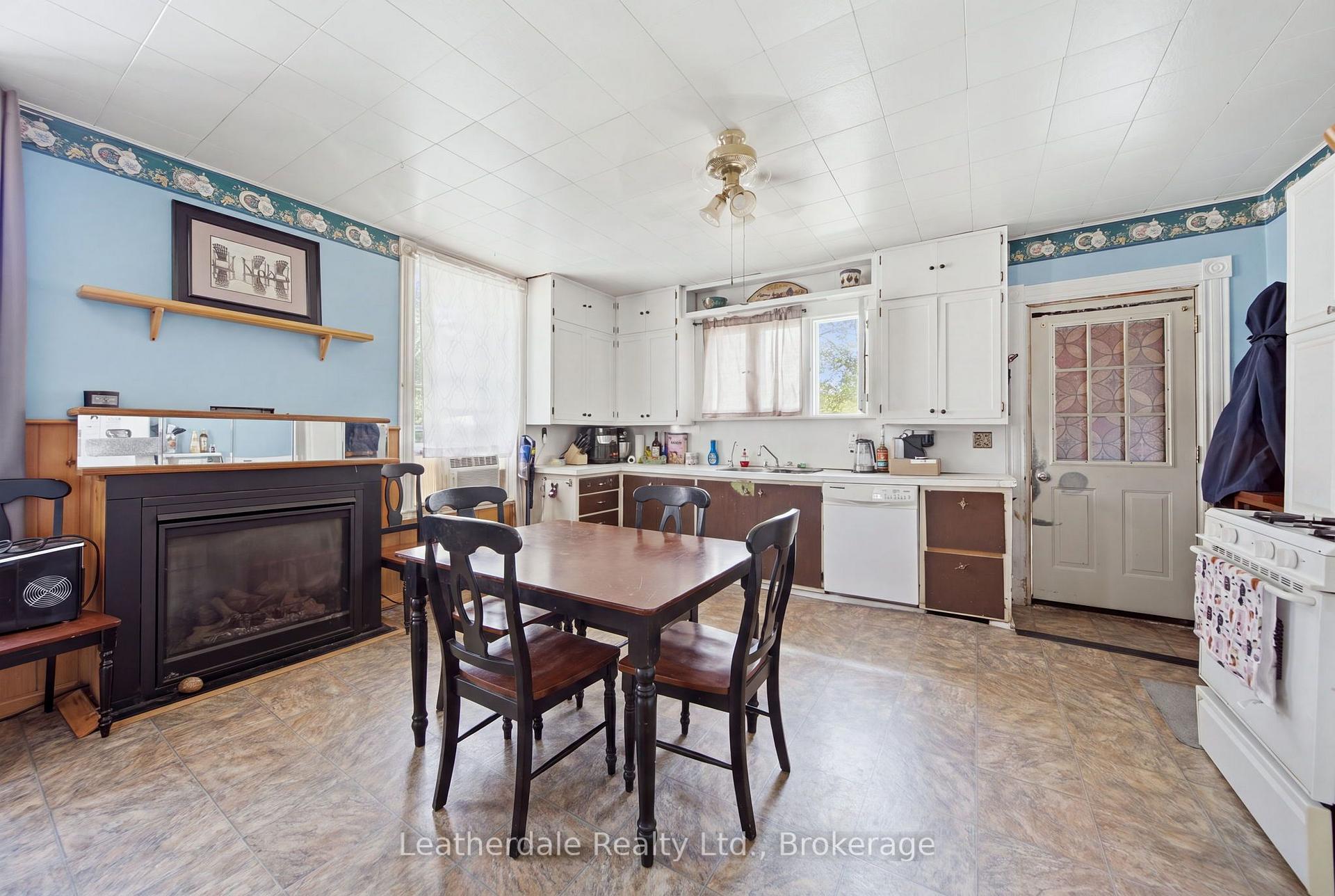 Photo 5 of 87 Bond Street, Orillia — HOMEH