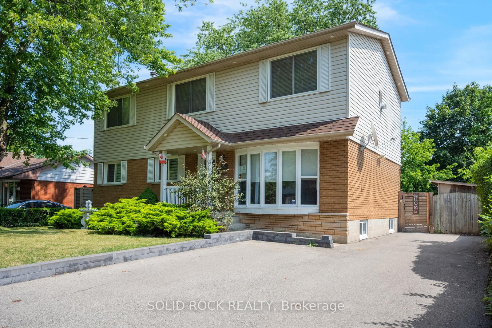 Photo 2 of 5372 Spruce Avenue, Burlington, Appleby — HOMEH