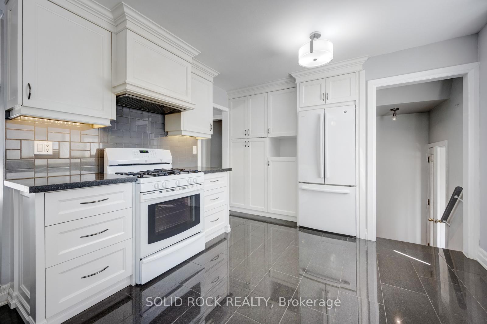 Photo 8 of 5372 Spruce Avenue, Burlington, Appleby — HOMEH