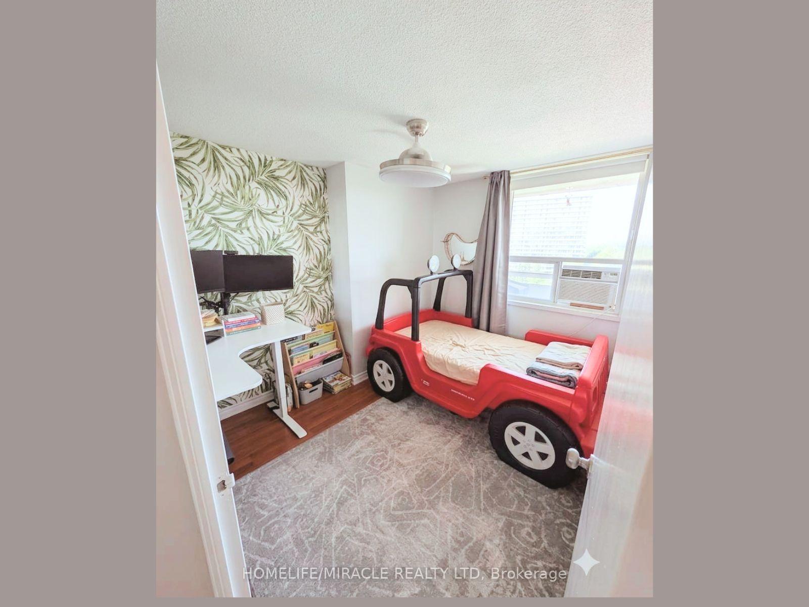 Photo 5 of Unit 906, 1 Royal Orchard Boulevard, Markham, Royal Orchard — HOMEH