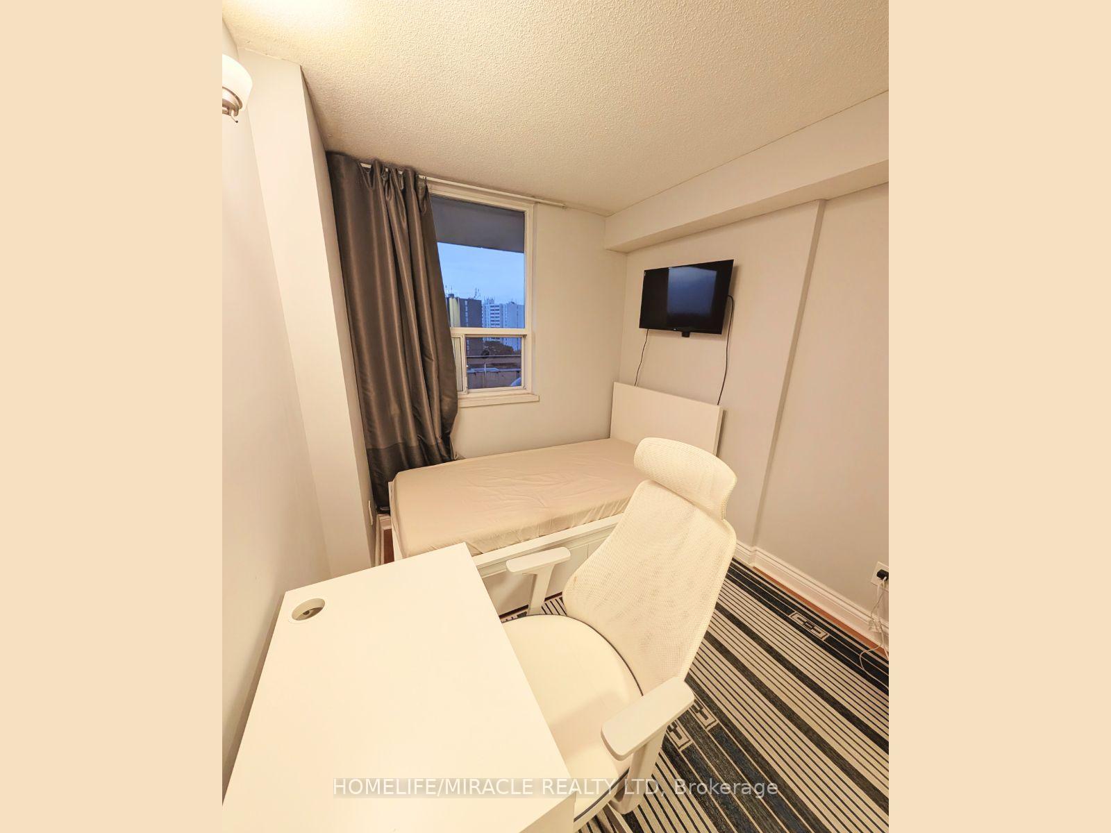 Photo 10 of Unit 906, 1 Royal Orchard Boulevard, Markham, Royal Orchard — HOMEH