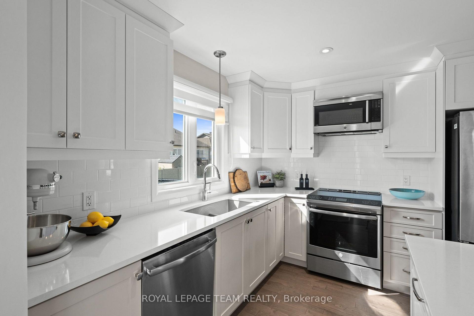 Photo 10 of 408 Twilight Avenue, Russell, Village of Russell — HOMEH