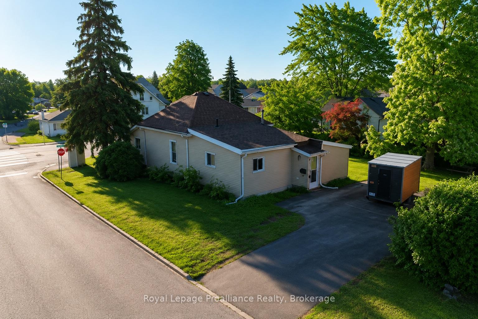 Photo 29 of 252 Sidney Street, Quinte West, Trenton Ward — HOMEH