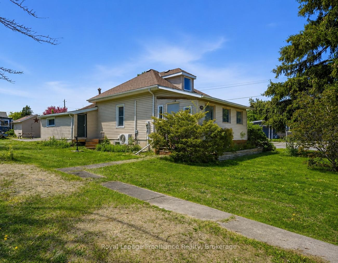 Photo 27 of 252 Sidney Street, Quinte West, Trenton Ward — HOMEH