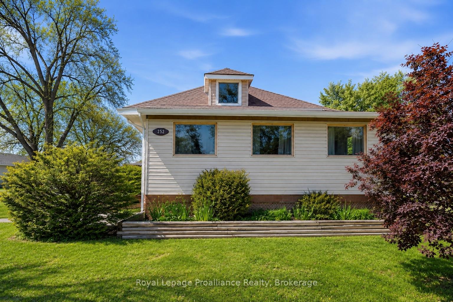 Photo 3 of 252 Sidney Street, Quinte West, Trenton Ward — HOMEH