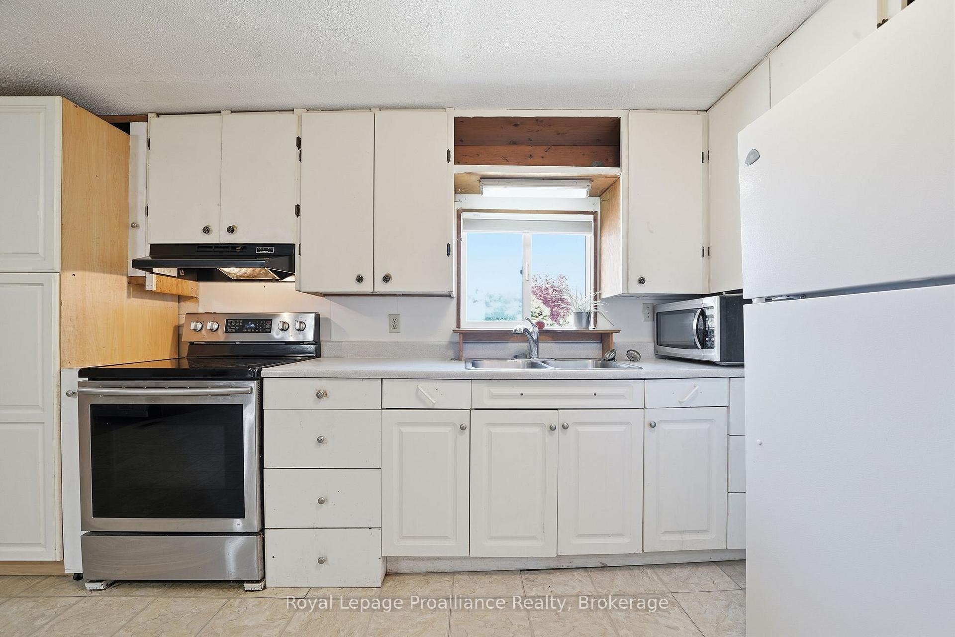 Photo 13 of 252 Sidney Street, Quinte West, Trenton Ward — HOMEH