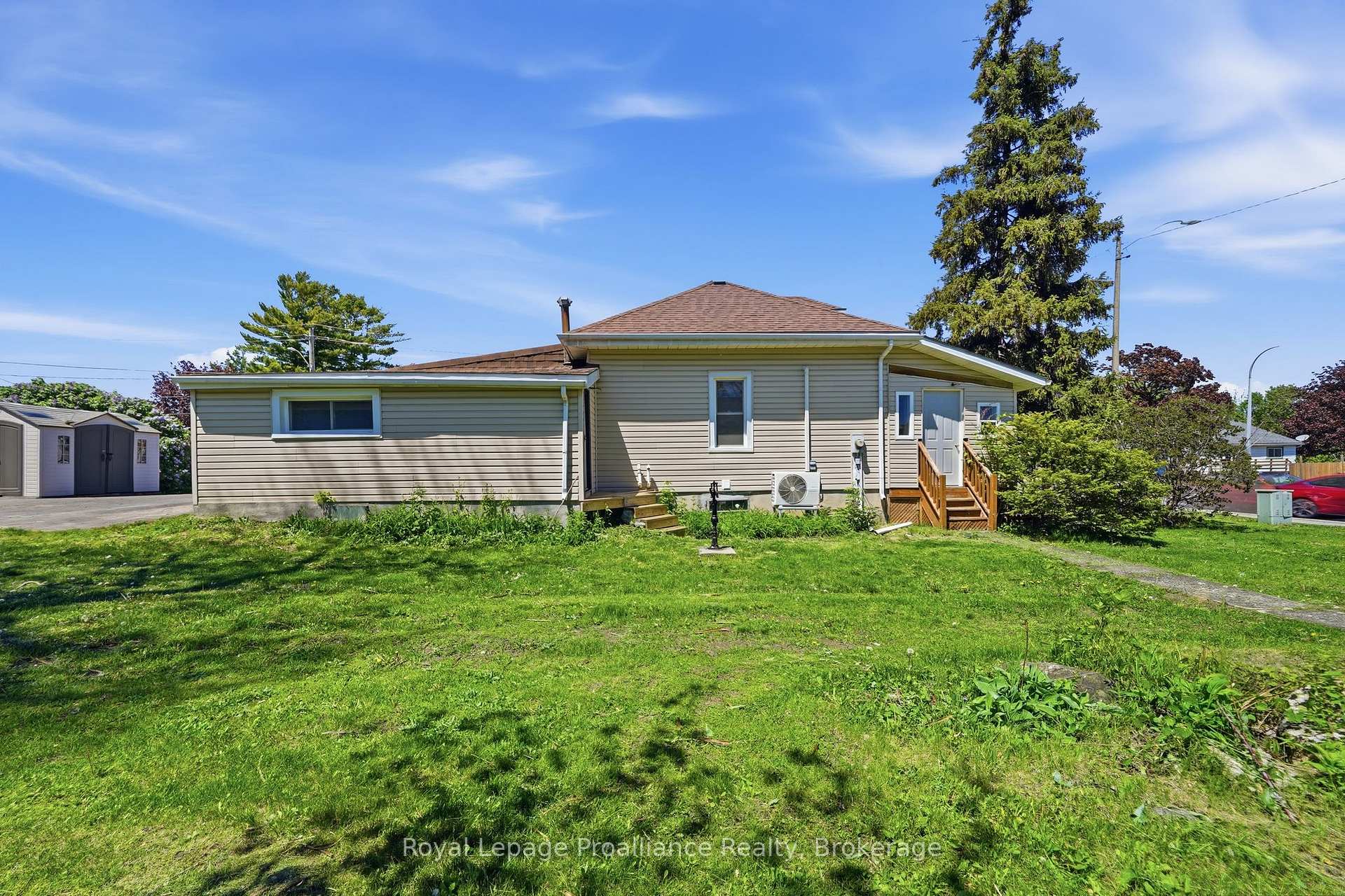 Photo 32 of 252 Sidney Street, Quinte West, Trenton Ward — HOMEH
