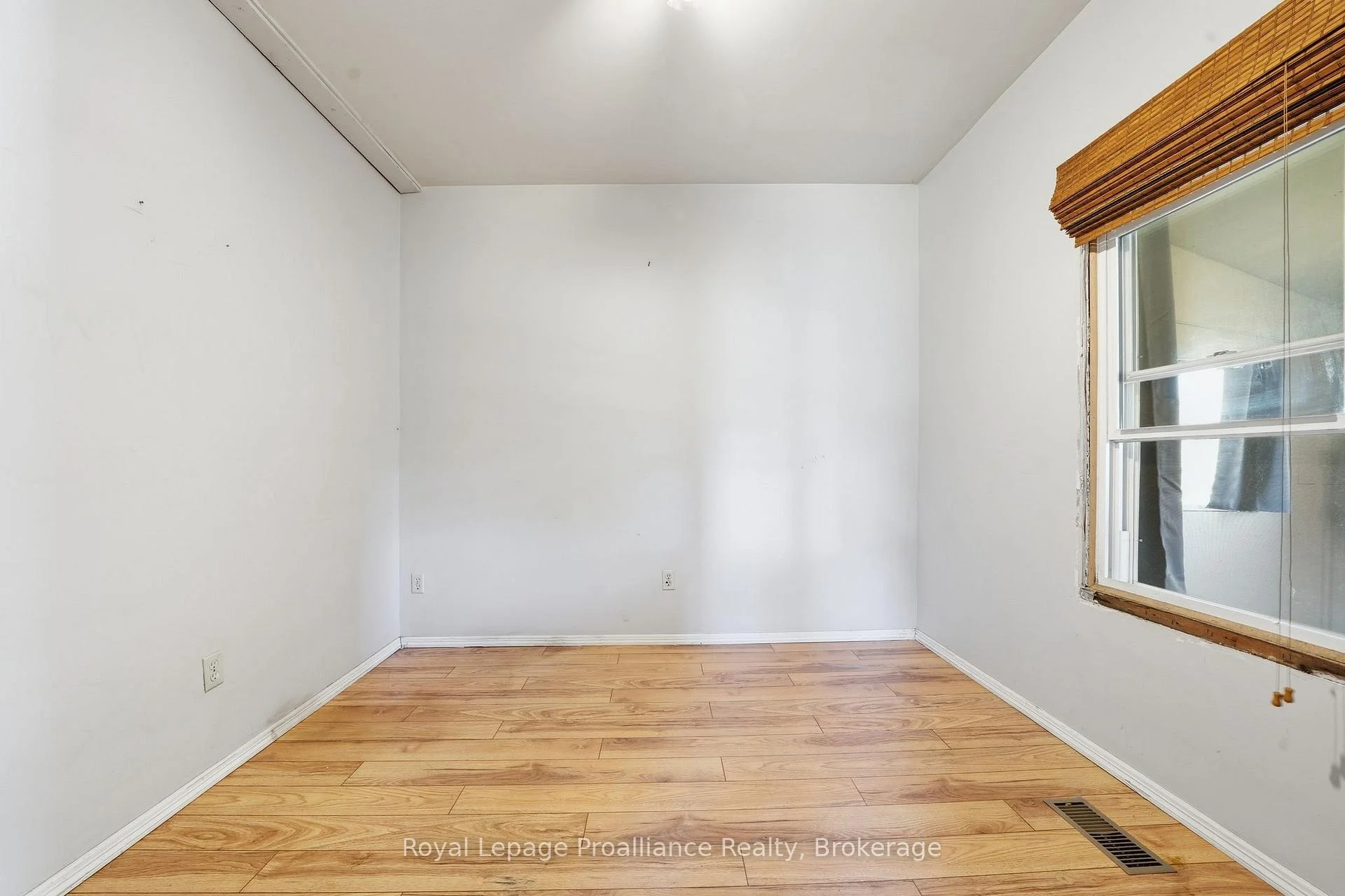 Photo 34 of 252 Sidney Street, Quinte West, Trenton Ward — HOMEH
