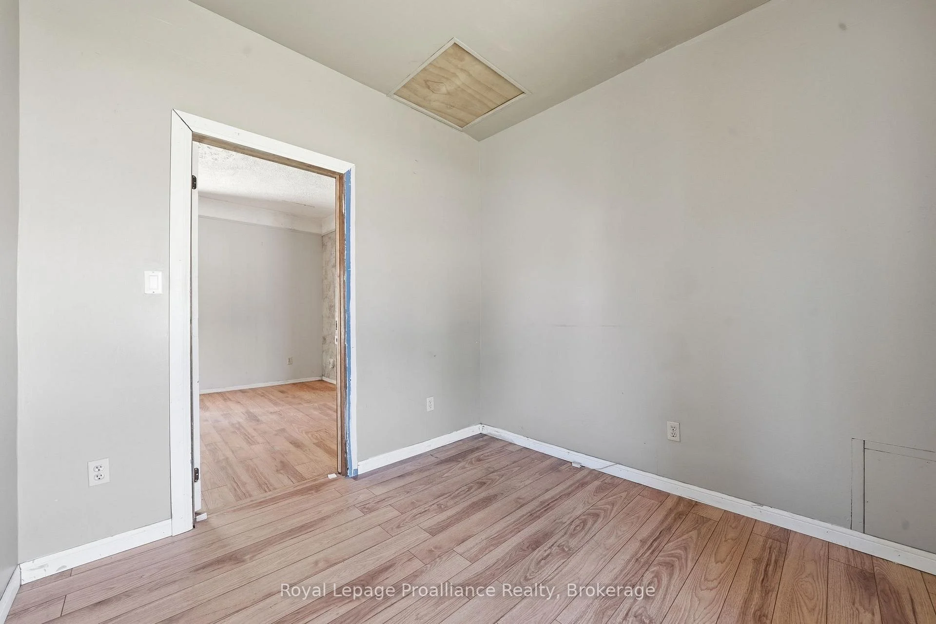 Photo 38 of 252 Sidney Street, Quinte West, Trenton Ward — HOMEH