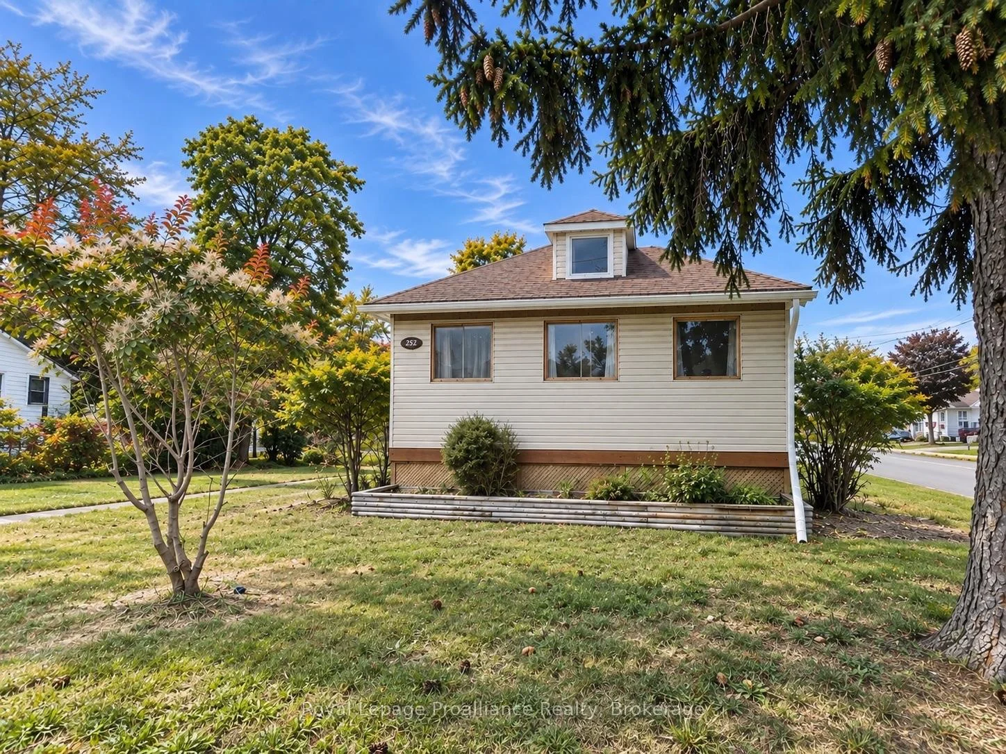 Photo 30 of 252 Sidney Street, Quinte West, Trenton Ward — HOMEH