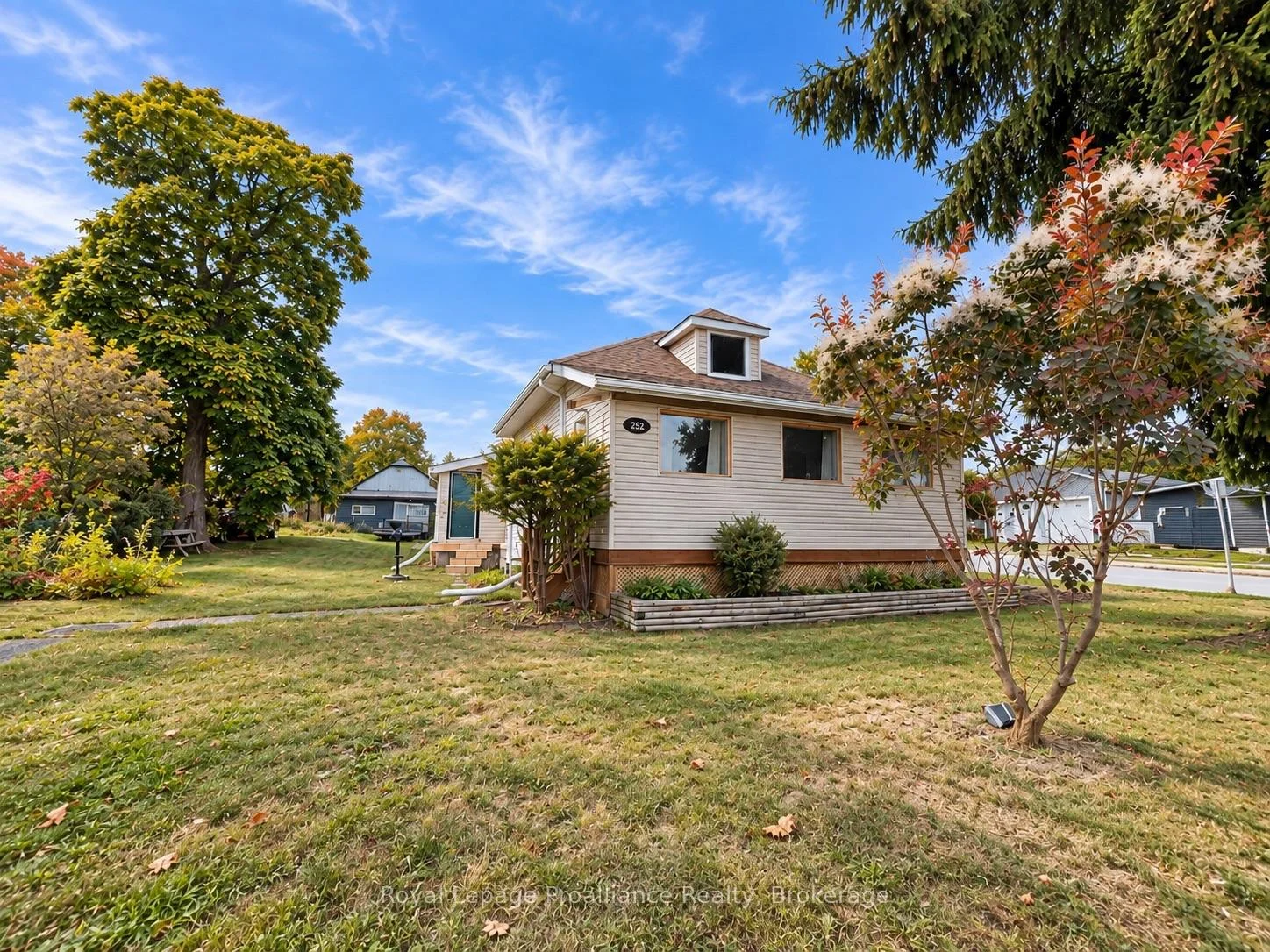 Photo 5 of 252 Sidney Street, Quinte West, Trenton Ward — HOMEH