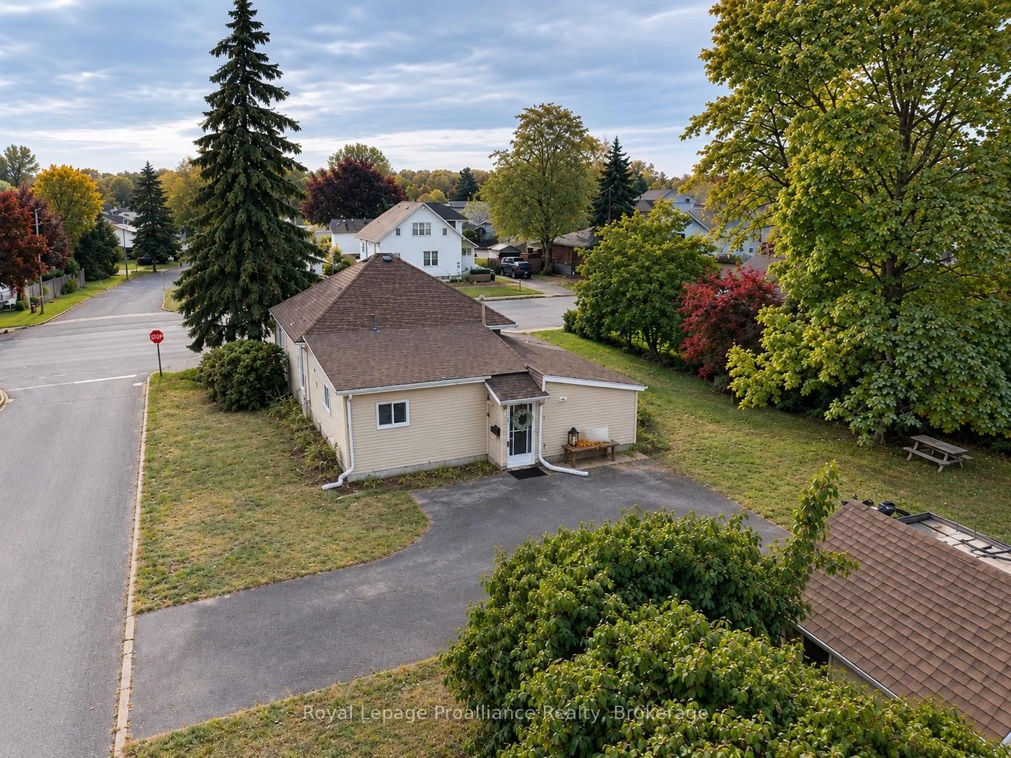 Photo 6 of 252 Sidney Street, Quinte West, Trenton Ward — HOMEH