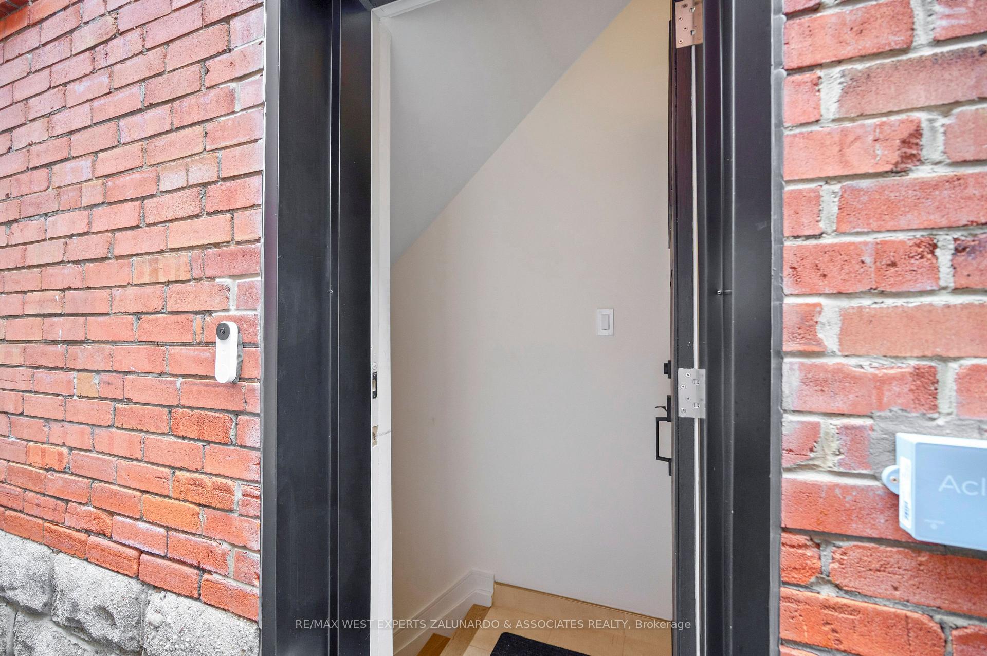 Photo 3 of Unit 1, 412 Glenholme Avenue, Toronto, Oakwood Village — HOMEH