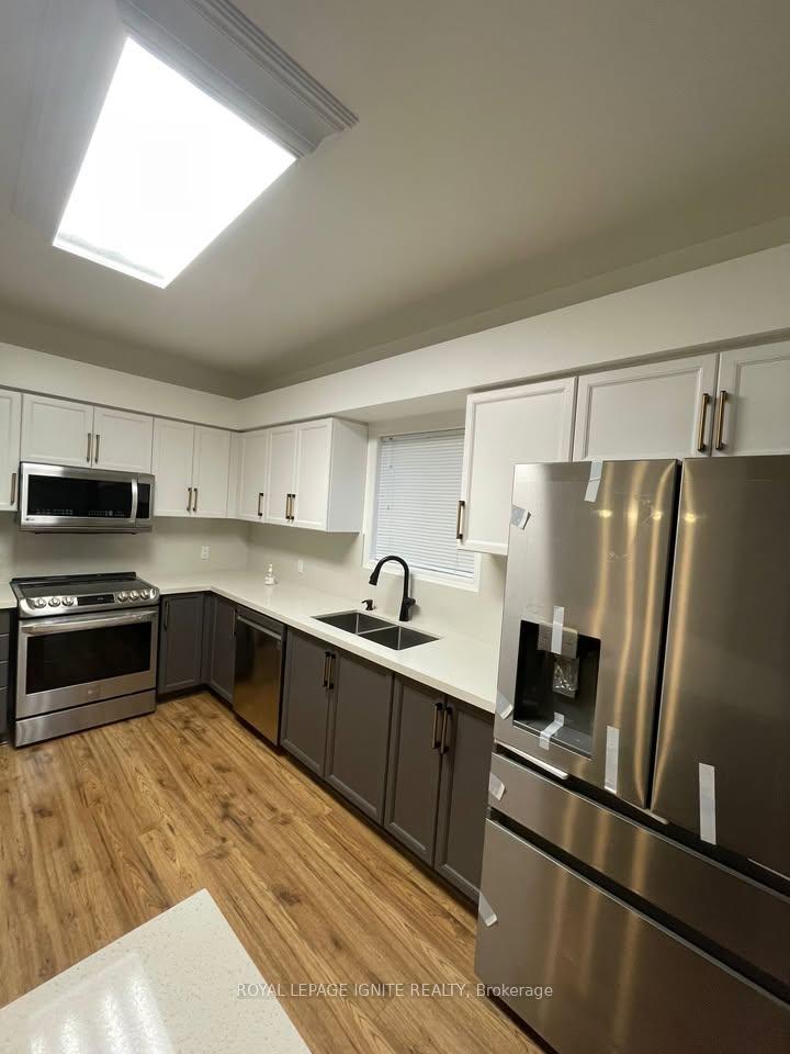 Photo 3 of 604 Woodmount Crescent, Oshawa, Samac — HOMEH