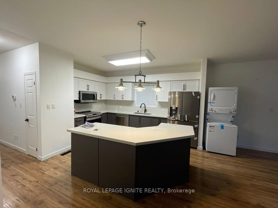 Photo 5 of 604 Woodmount Crescent, Oshawa, Samac — HOMEH