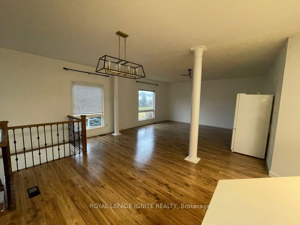 Photo 13 of 604 Woodmount Crescent, Oshawa, Samac — HOMEH