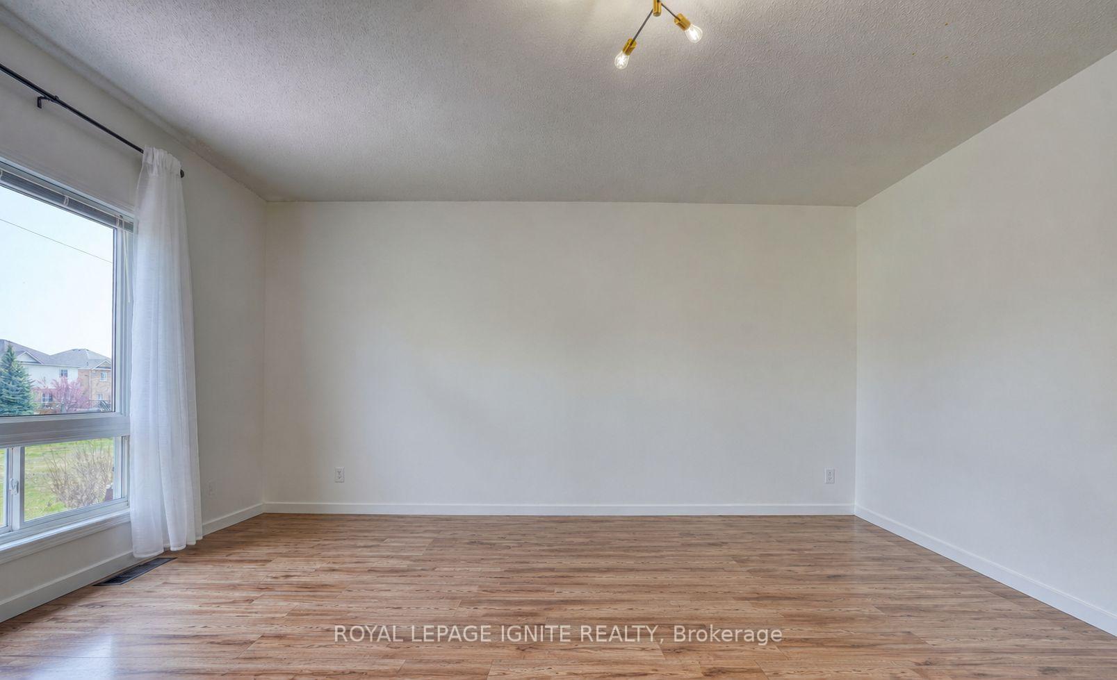 Photo 12 of 604 Woodmount Crescent, Oshawa, Samac — HOMEH