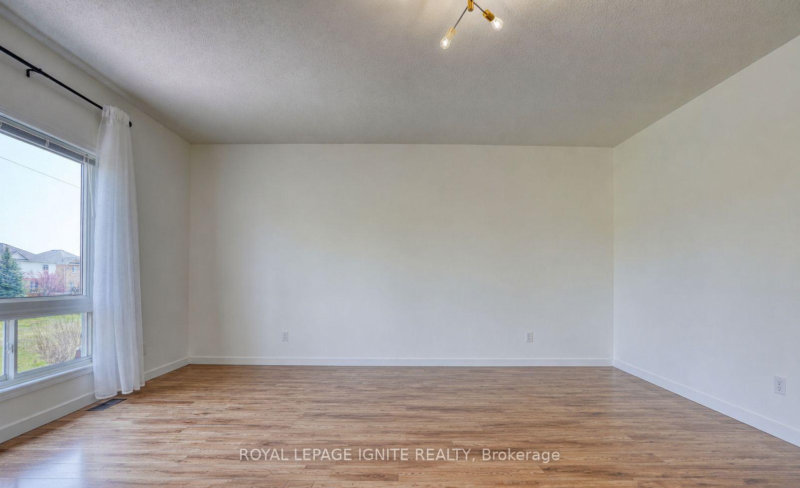 Photo 23 of 604 Woodmount Crescent, Oshawa, Samac — HOMEH