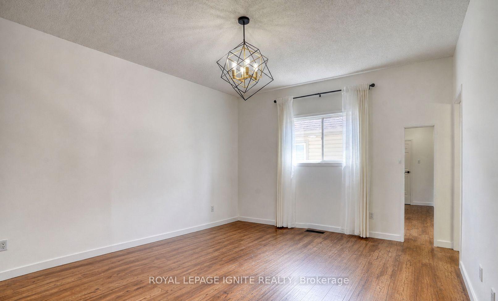 Photo 25 of 604 Woodmount Crescent, Oshawa, Samac — HOMEH