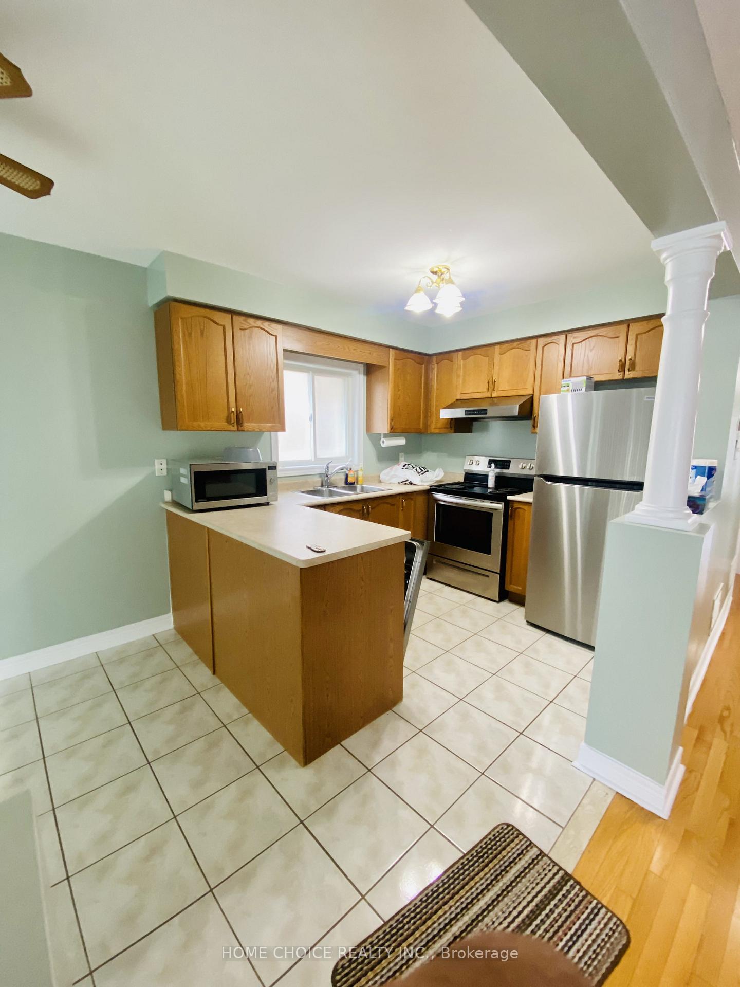 Photo 6 of 36 Earl Grey Crescent, Brampton, Fletcher's Meadow — HOMEH
