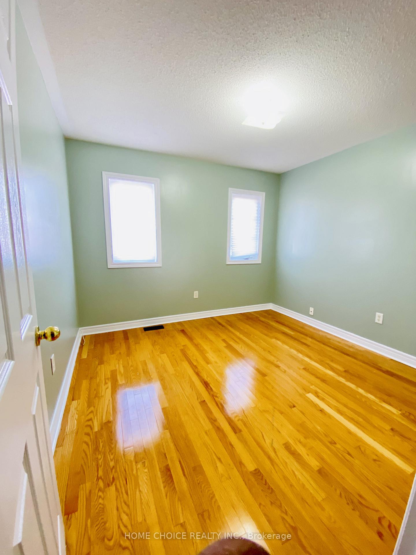 Photo 10 of 36 Earl Grey Crescent, Brampton, Fletcher's Meadow — HOMEH