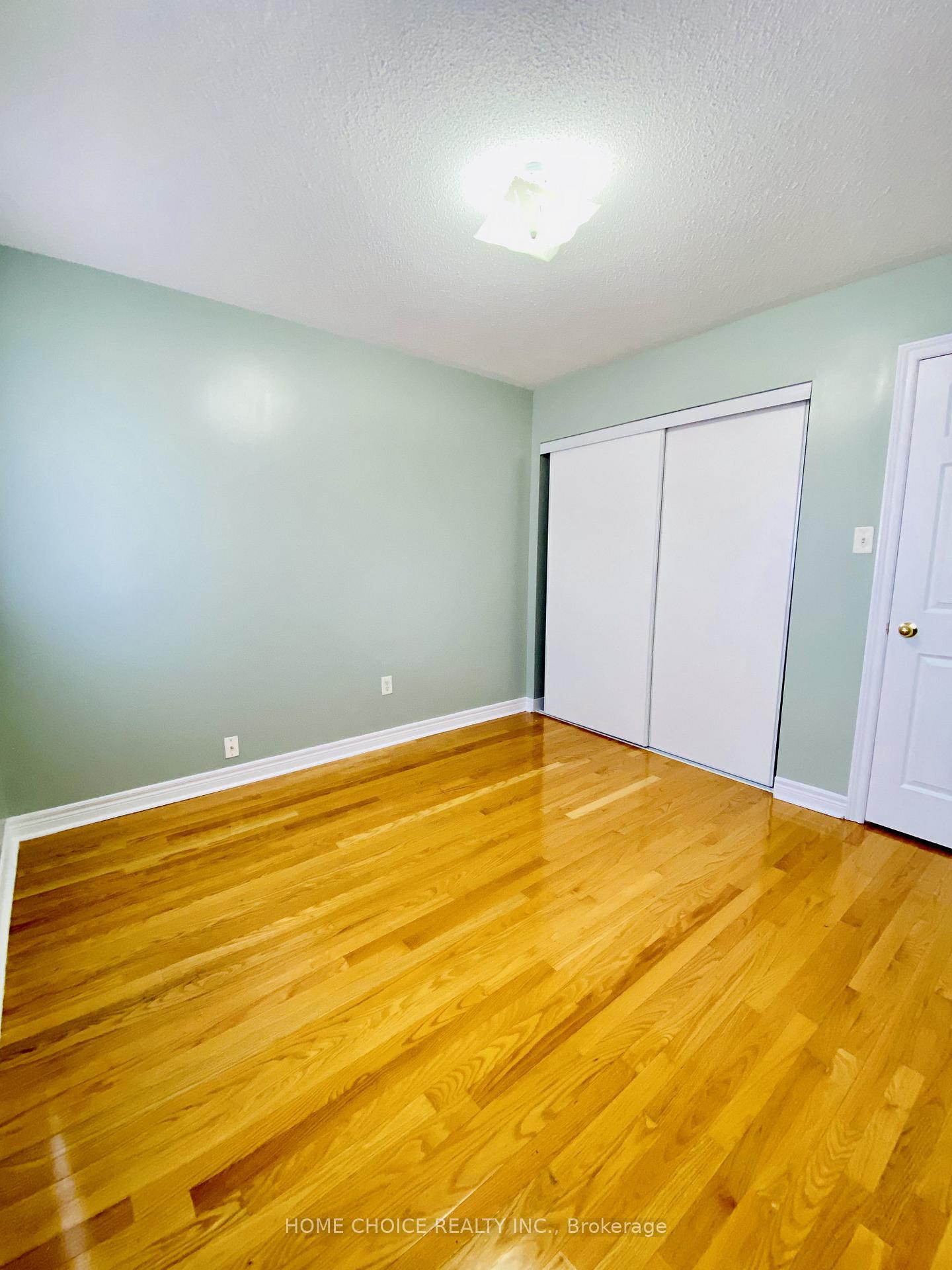 Photo 11 of 36 Earl Grey Crescent, Brampton, Fletcher's Meadow — HOMEH