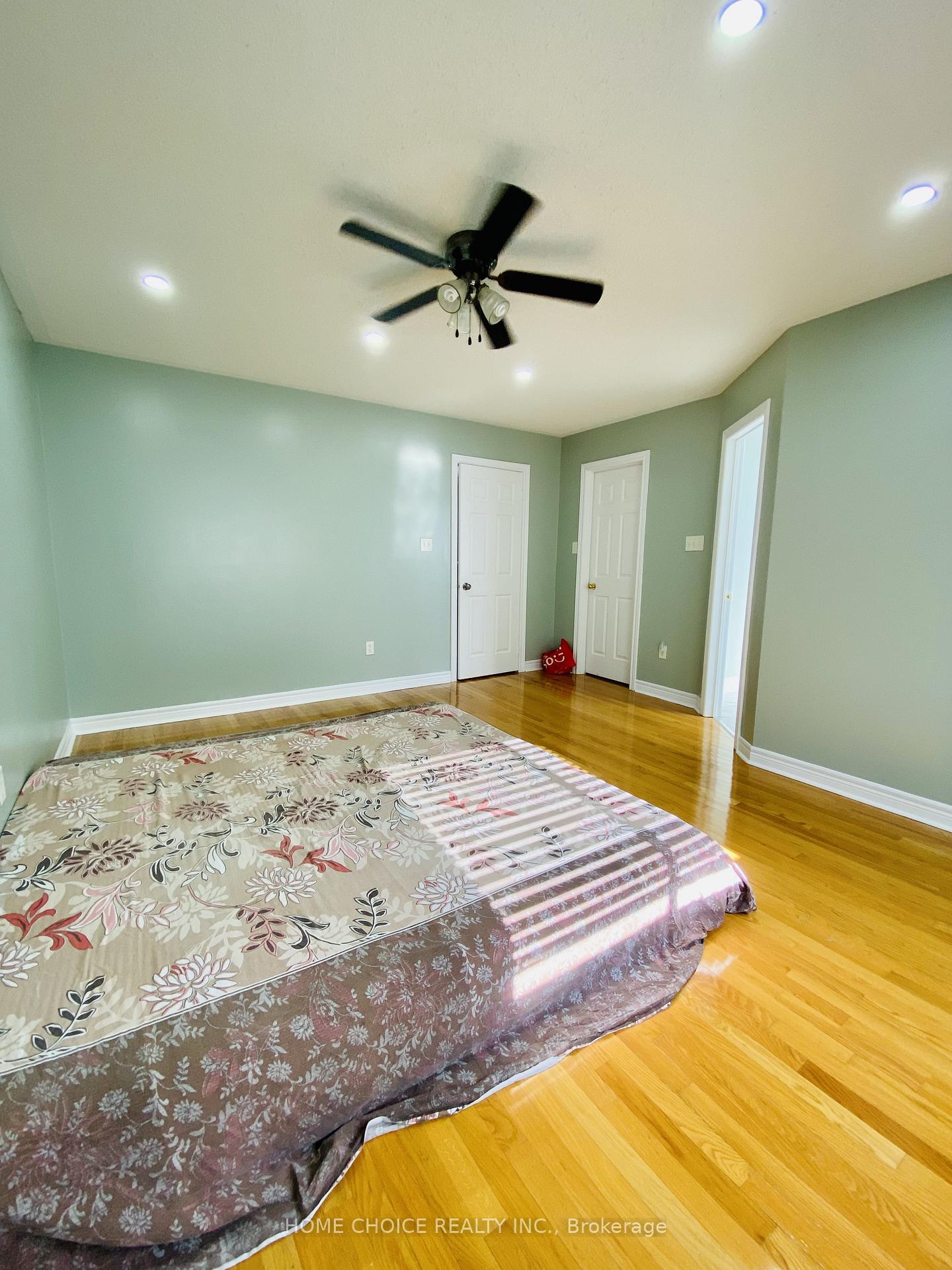 Photo 16 of 36 Earl Grey Crescent, Brampton, Fletcher's Meadow — HOMEH