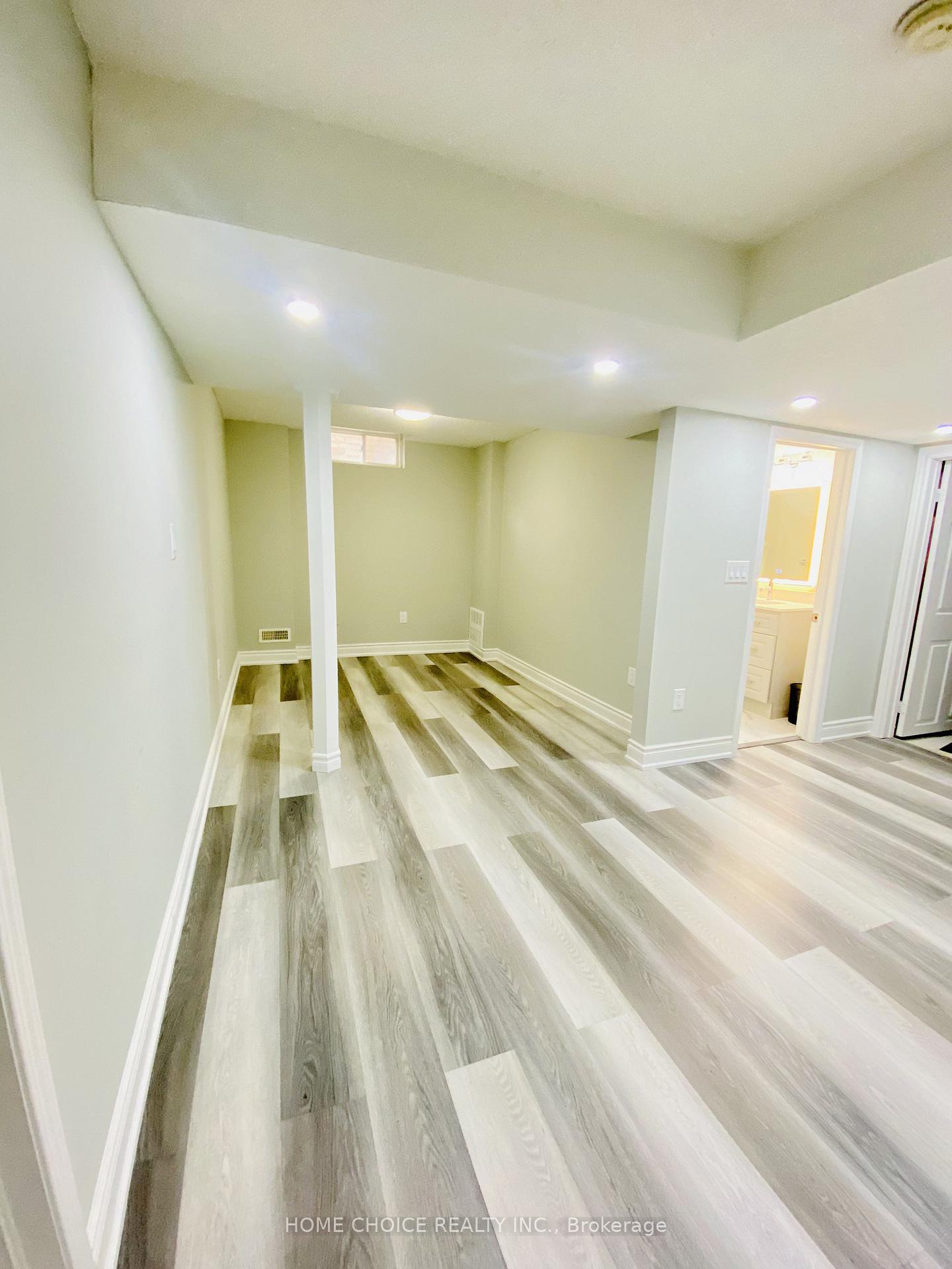 Photo 20 of 36 Earl Grey Crescent, Brampton, Fletcher's Meadow — HOMEH