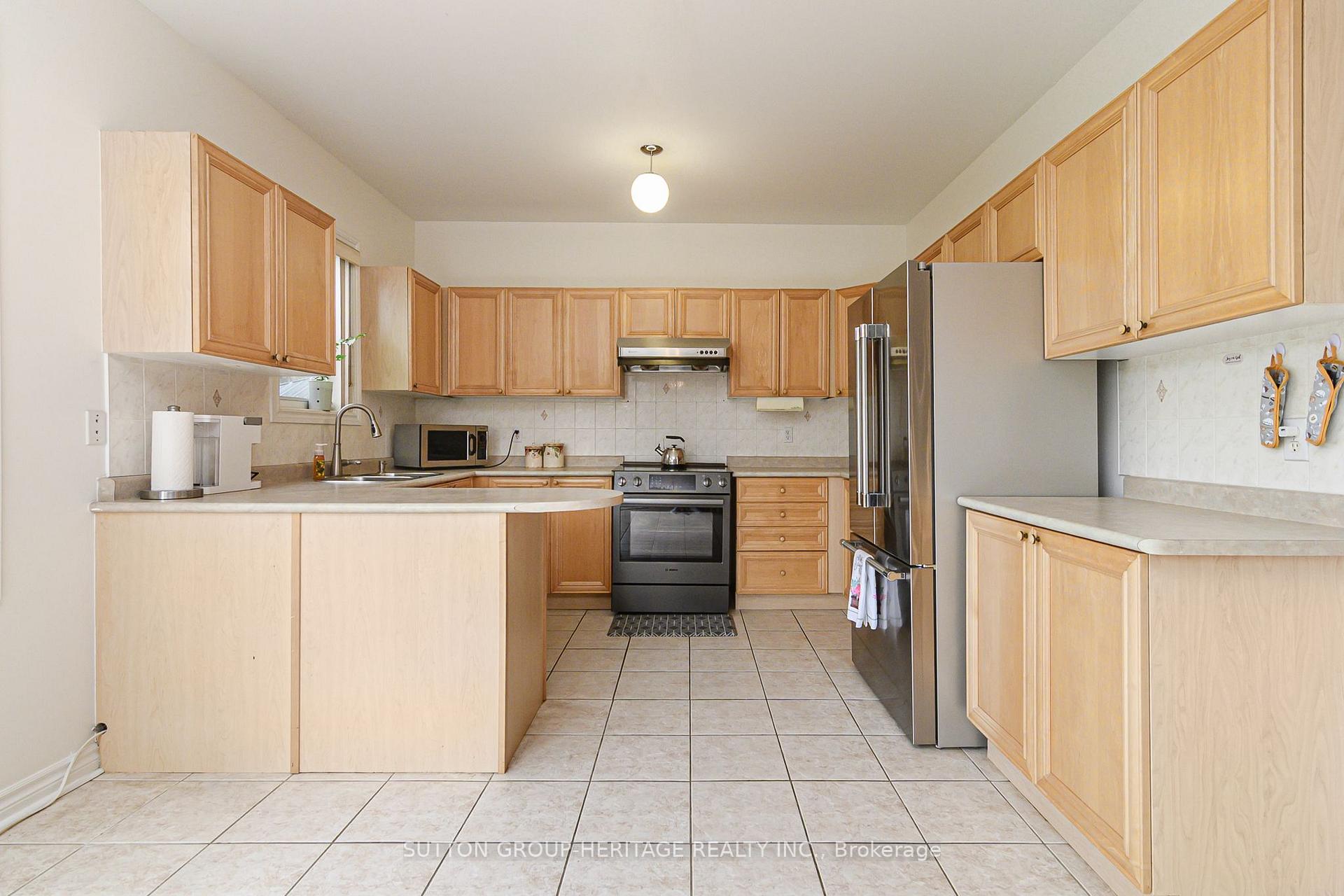 Photo 17 of 4 Divine Drive, Whitby, Rolling Acres — HOMEH