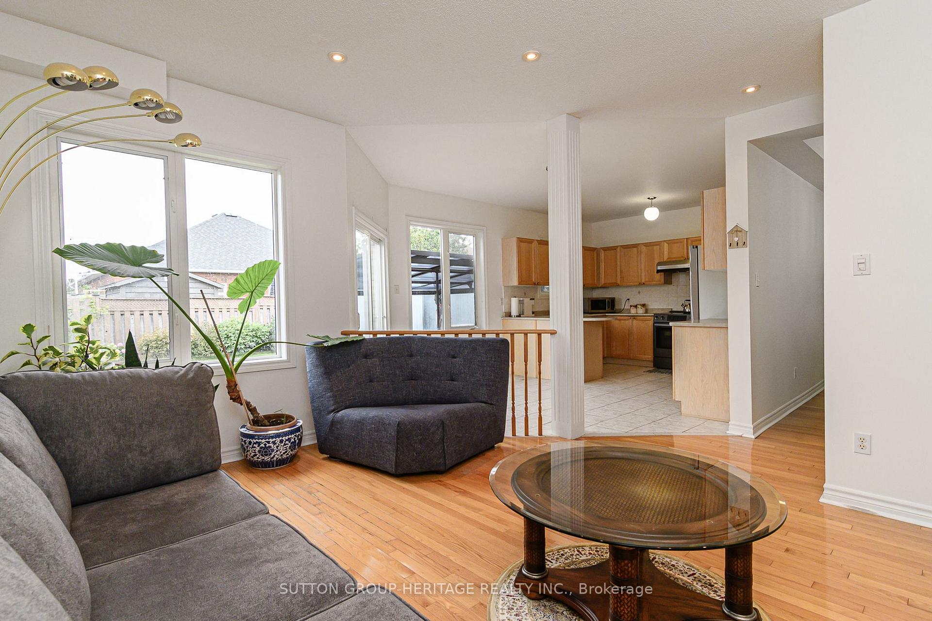 Photo 19 of 4 Divine Drive, Whitby, Rolling Acres — HOMEH