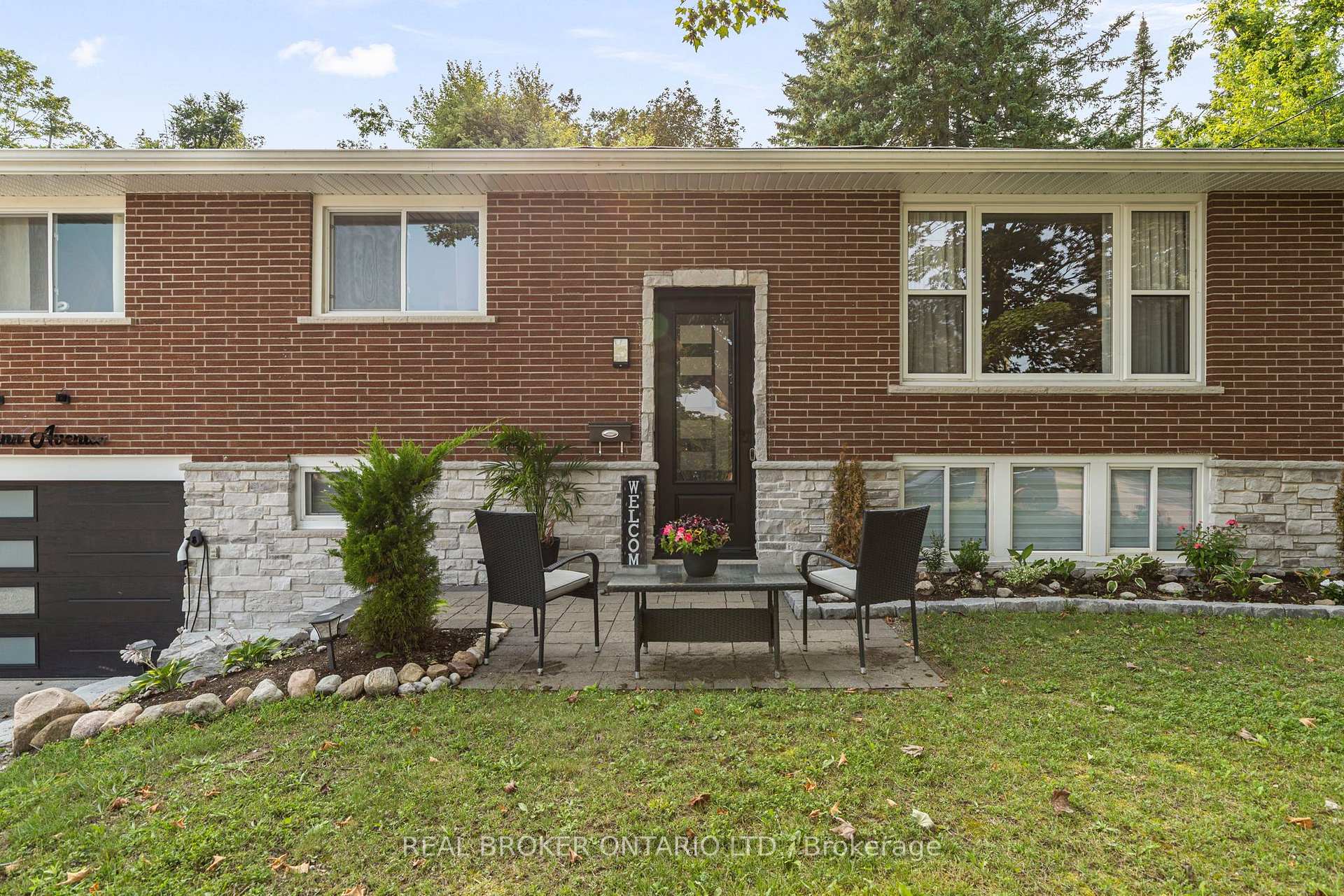 Photo 2 of 92 Quinn Avenue, Orillia — HOMEH