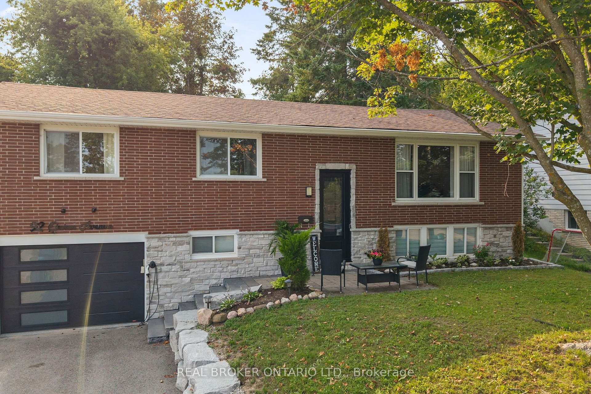 Photo 3 of 92 Quinn Avenue, Orillia — HOMEH