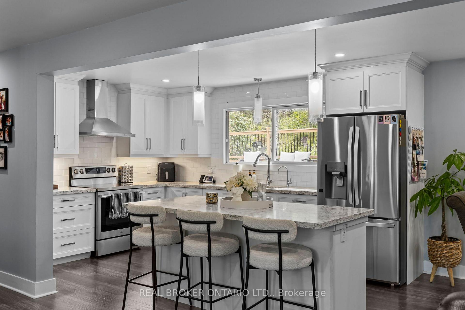 Photo 9 of 92 Quinn Avenue, Orillia — HOMEH