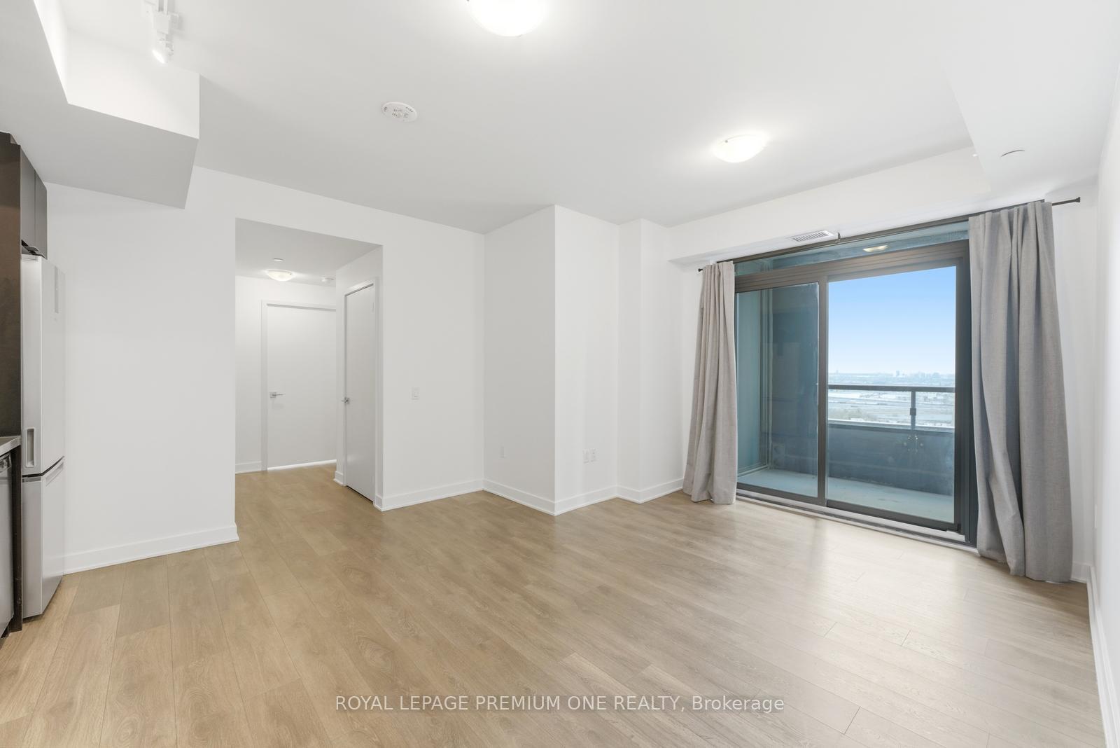 Photo 4 of Unit 2404, 2920 Highway 7, Vaughan, Concord — HOMEH