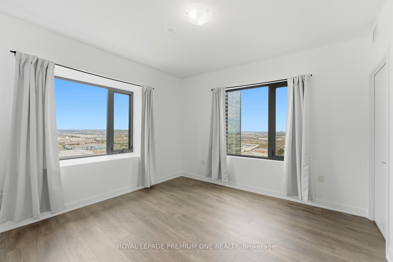 Photo 8 of Unit 2404, 2920 Highway 7, Vaughan, Concord — HOMEH