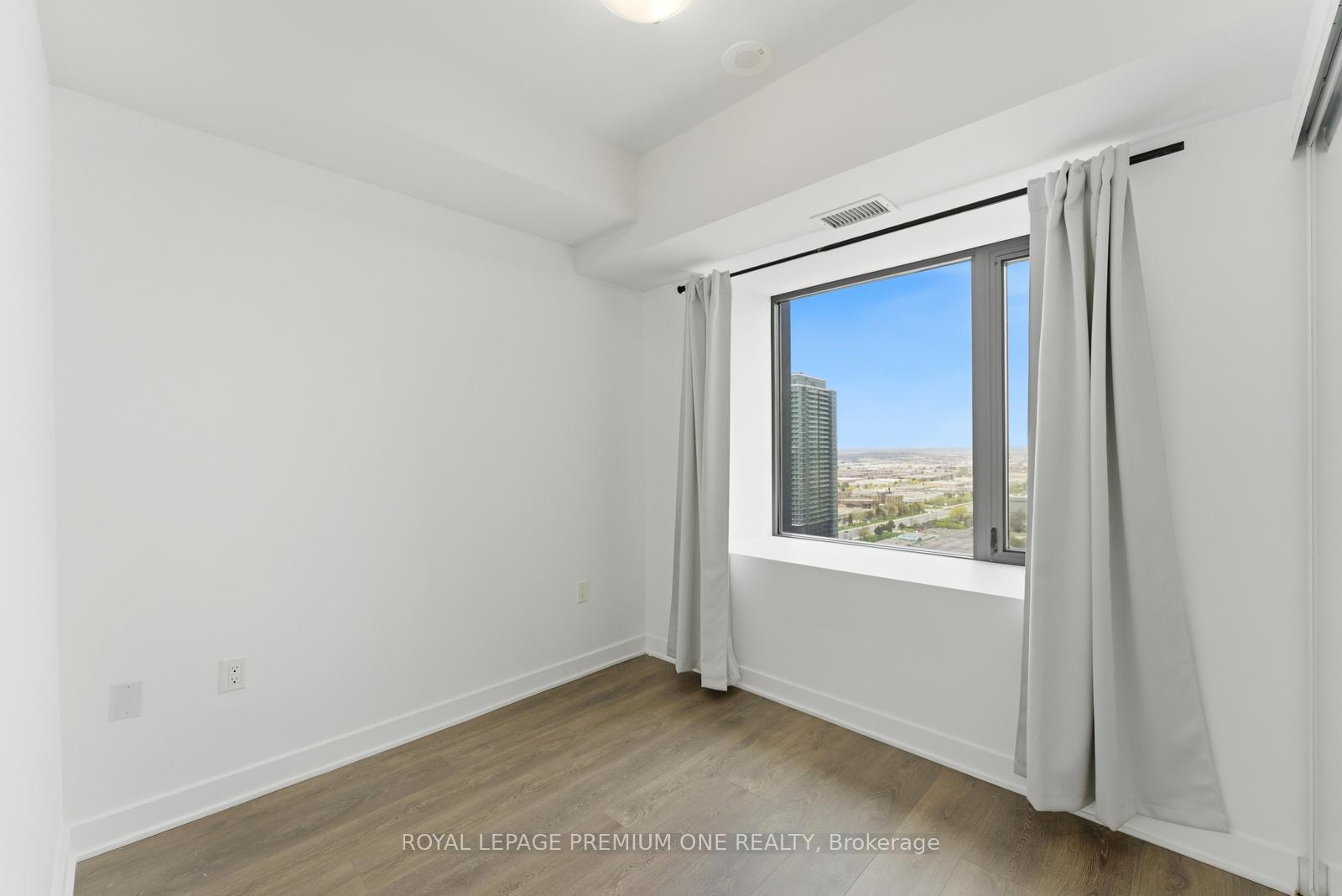 Photo 9 of Unit 2404, 2920 Highway 7, Vaughan, Concord — HOMEH