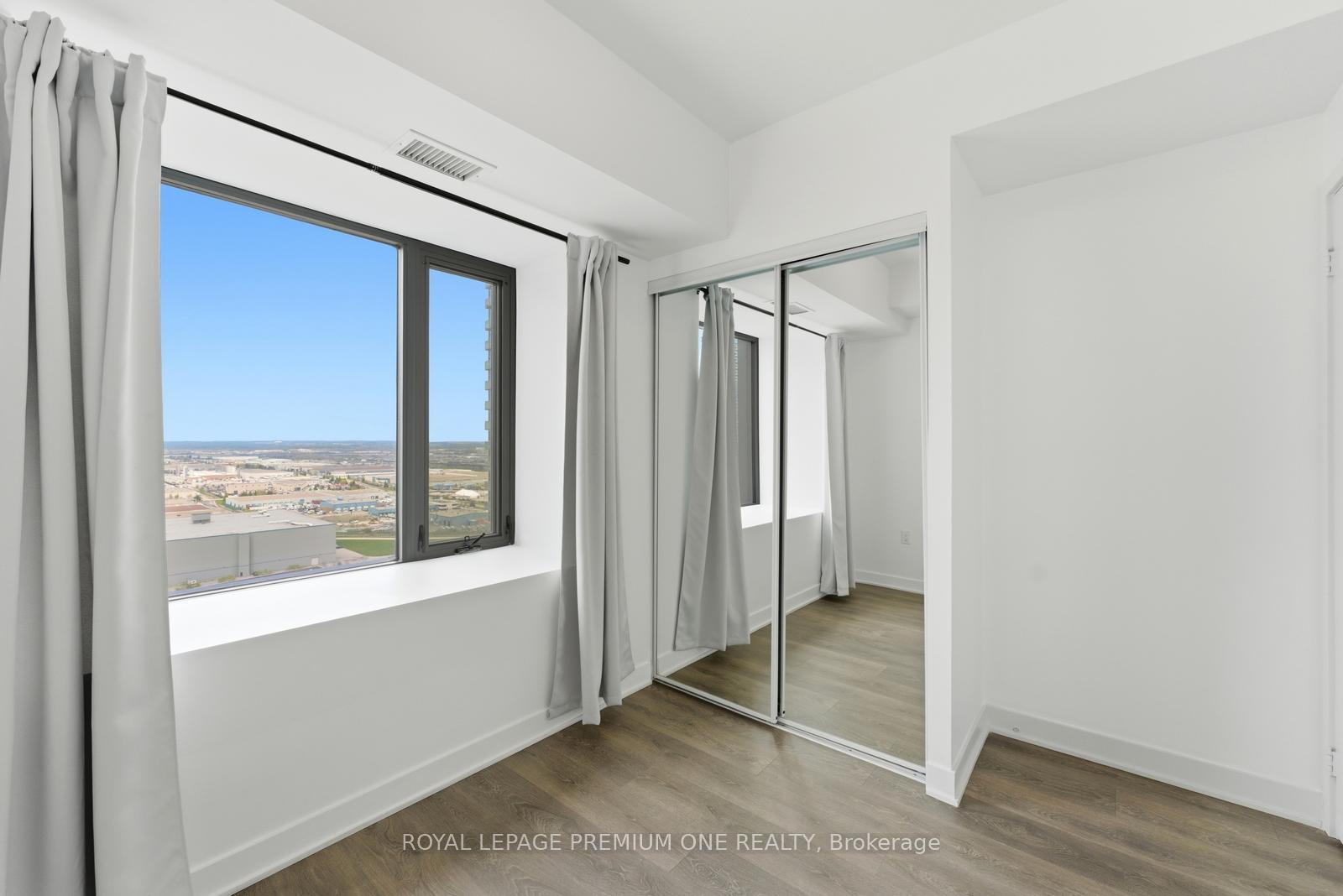Photo 11 of Unit 2404, 2920 Highway 7, Vaughan, Concord — HOMEH