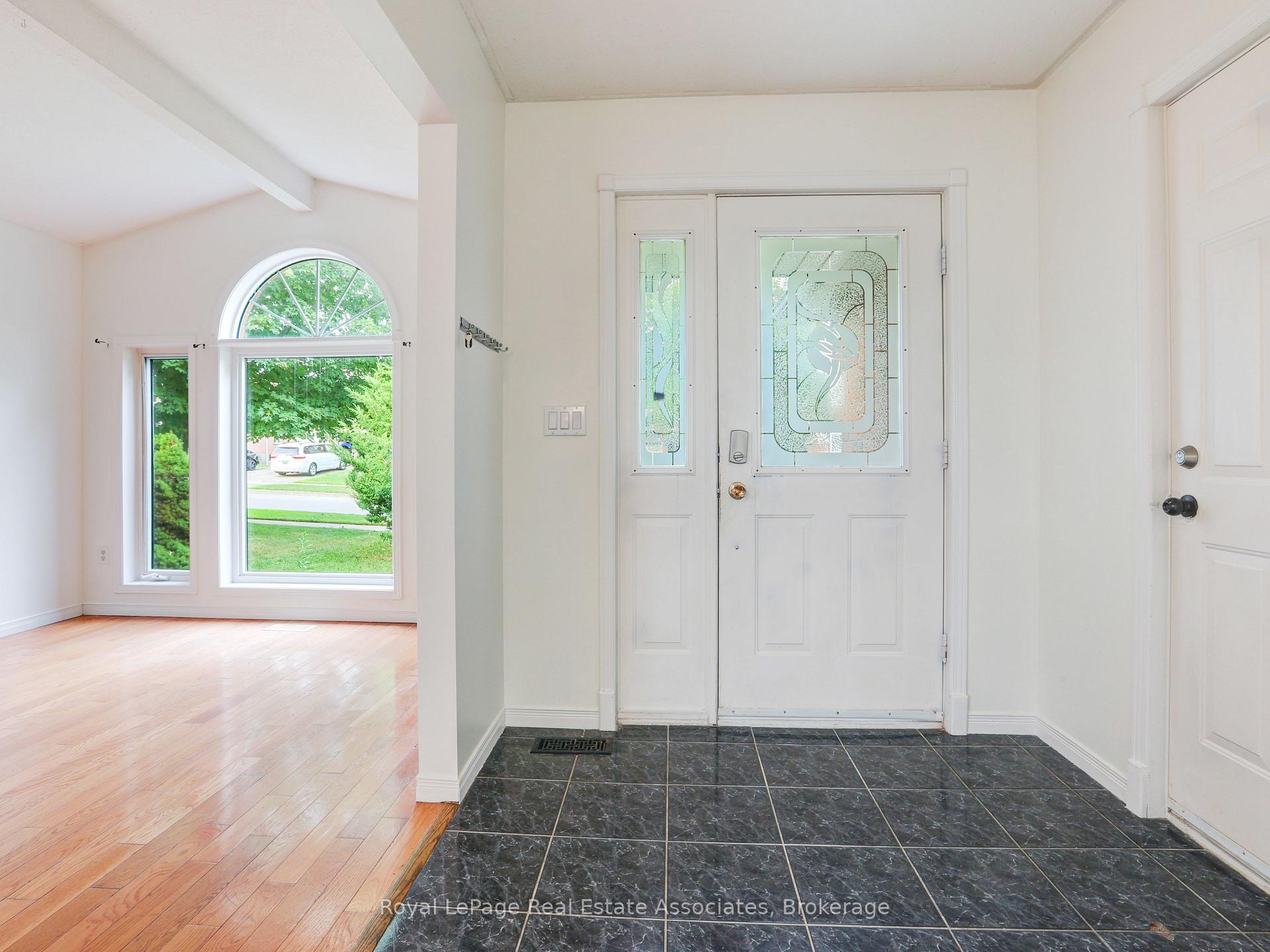 Photo 5 of 26 Mclachlan Place, Guelph, Willow West/Sugarbush/West Acres — HOMEH